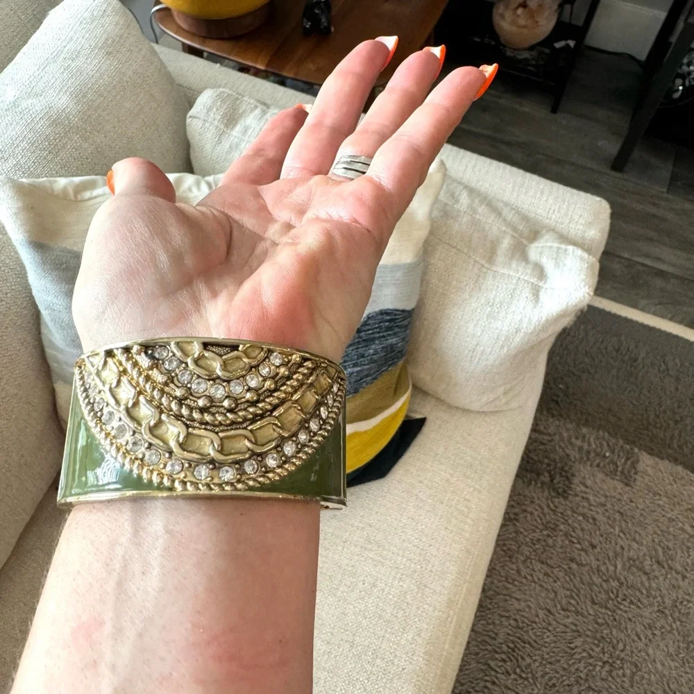 Retro Chain Design Wide Clamper Bracelet